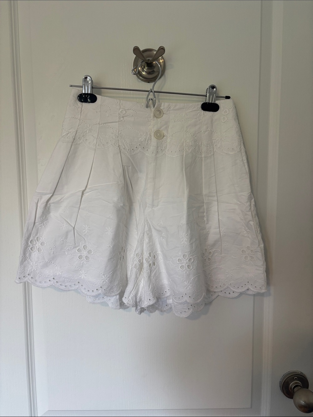 NWT Free People White Eyelet Scallop Hem Women’s Shorts Size XS